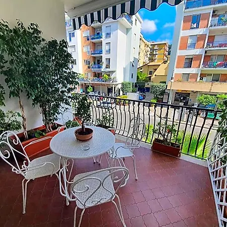 לינה וארוחת בוקר Maison Luro סורנטו