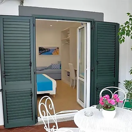 לינה וארוחת בוקר Maison Luro